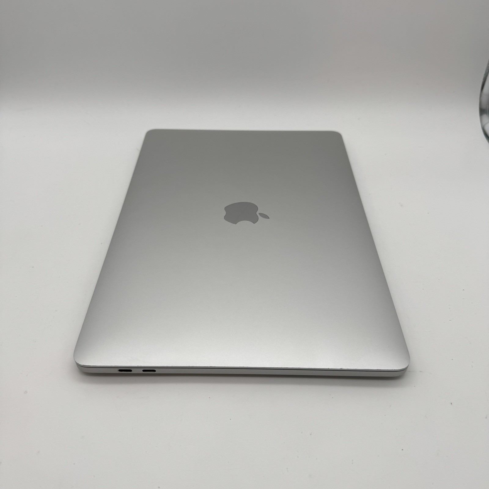 Apple MacBook Pro M1 2020 13″ Touch Bar A2338 | M1 8-Core | 8GB RAM | 256GB SSD