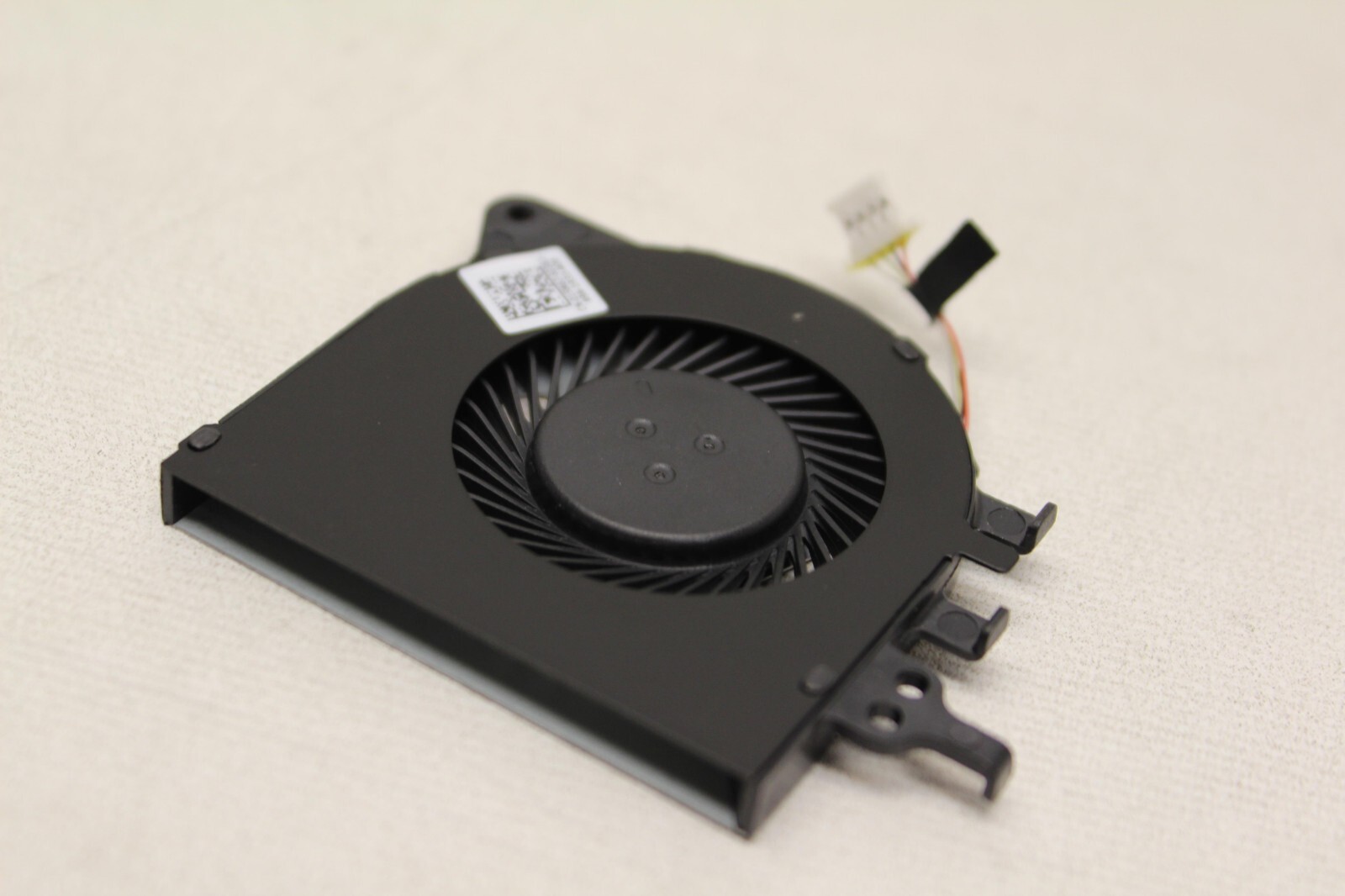 15M67 Dell Inspiron 15 (7547) (7548) Graphics Chip Cooling Fan – GPU- NEW!~