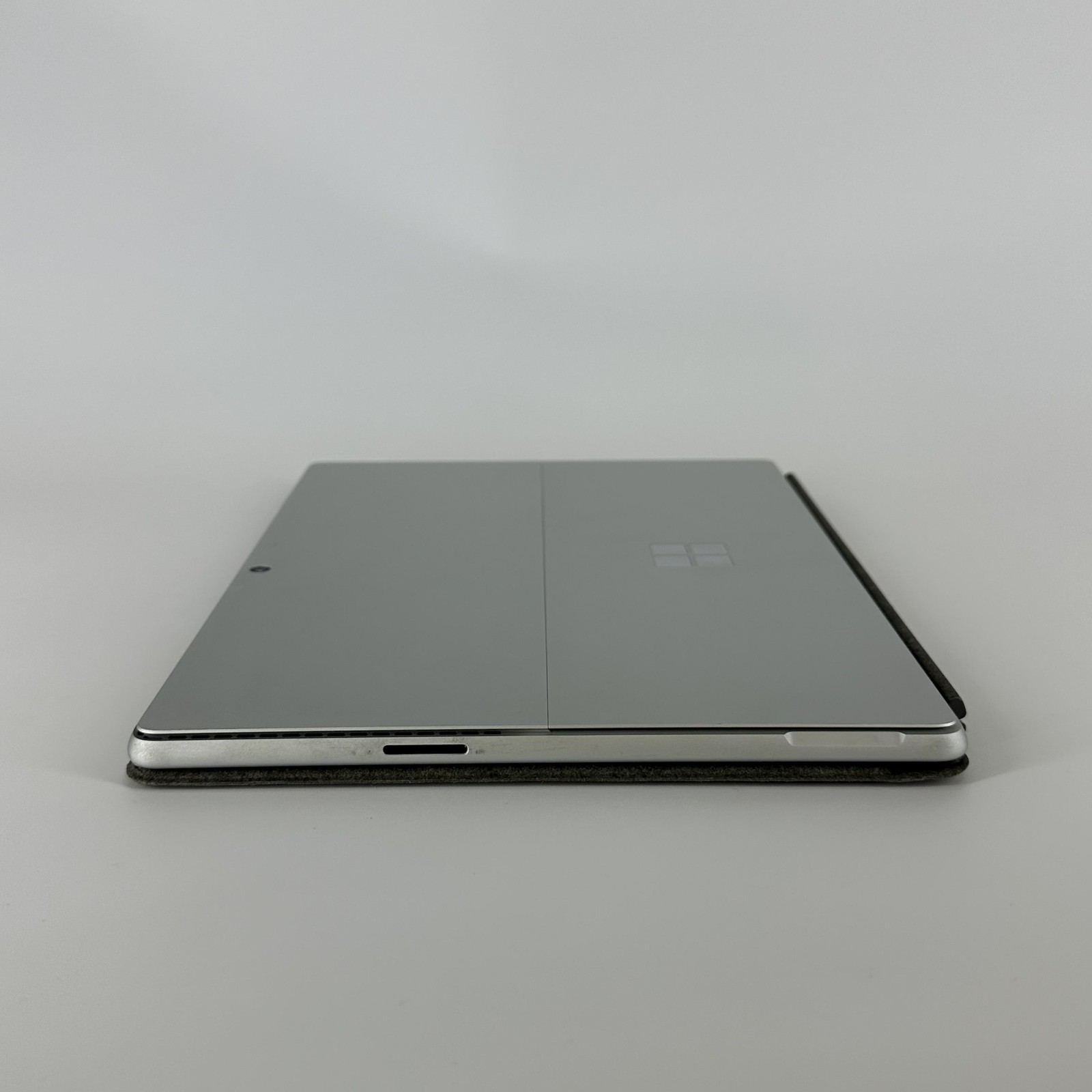 Microsoft Surface Pro 9 13 Platinum 2.7 GHz i7-1265U 16GB 256GB SSD Very Good