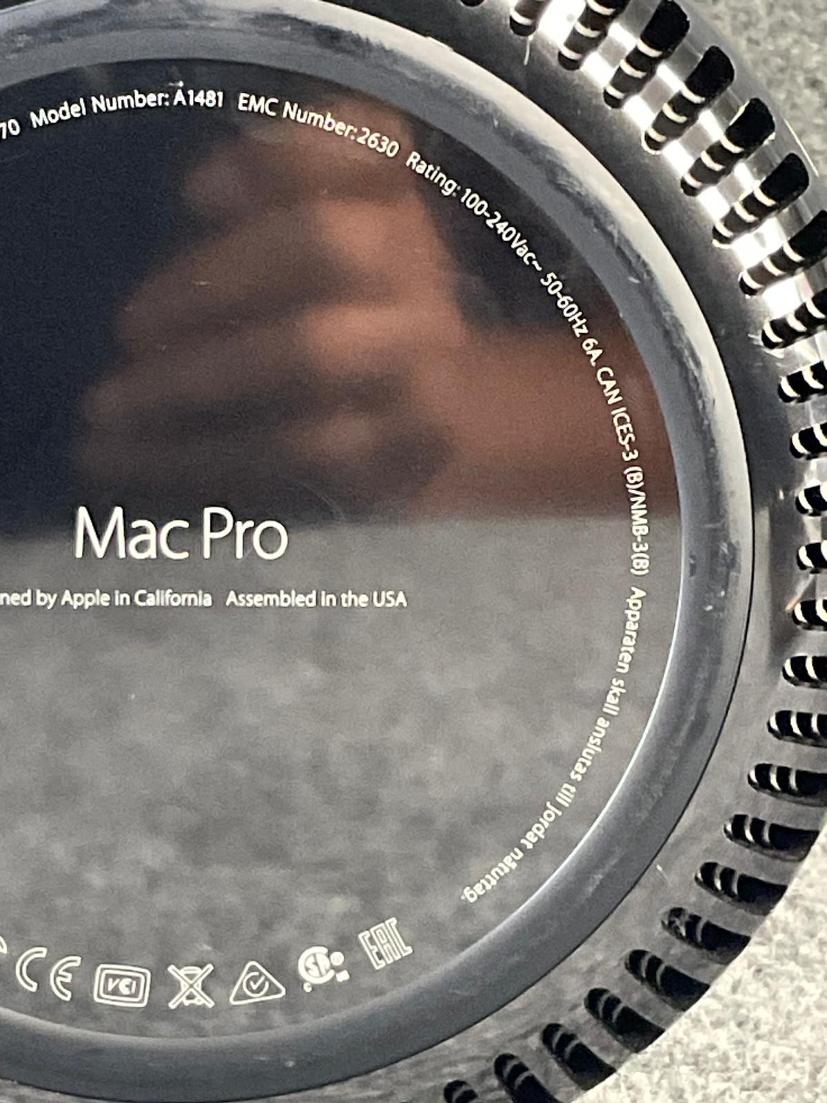 Apple Mac Pro A1481 Xeon E5 3.7GHz Quad Core SSD 40577