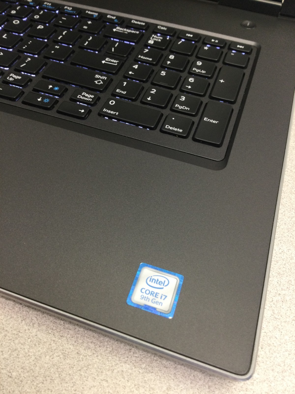 Dell Precision 7740 17.3″Core i7-9750H 48GB RAM 256 GB SSD 2.60GHz WIN 11 PRO
