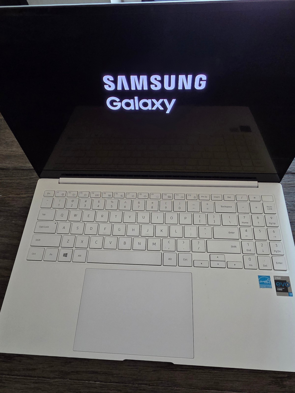 SAMSUNG Galaxy BookPro 15.6″ Intel Core i7-1165G7 2.8GHz 16GB RAM 256 SSD