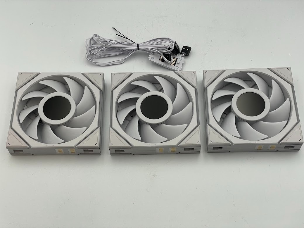 Lian Li UNI FAN TL120 V2 LCD Wireless Fluid Dynamic Bearing 120mm Case Fans