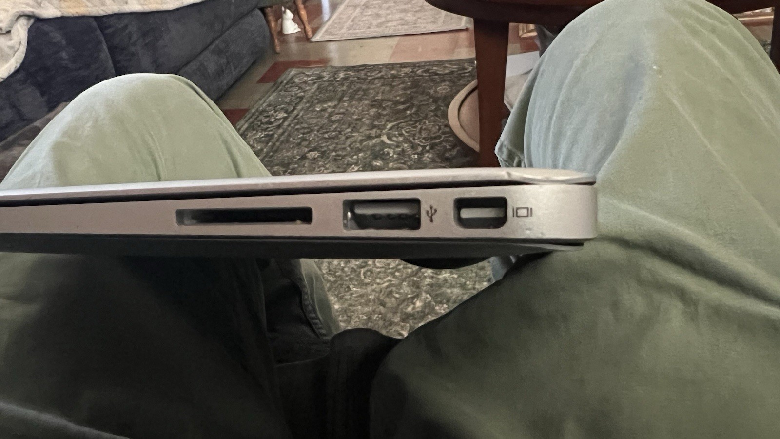 Apple MacBook Air A1466 13″ Silver Intel Laptop SSD Webcam Bluetooth Wi-Fi