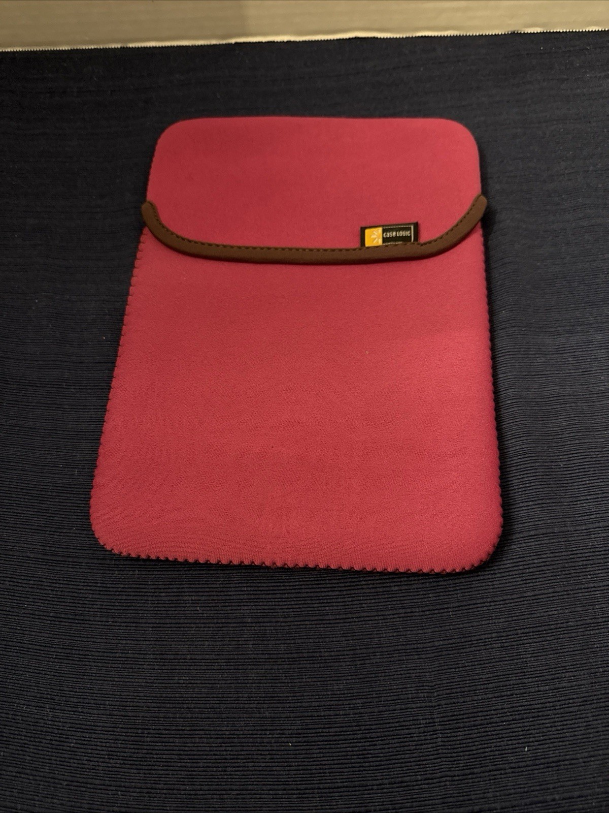 Case Logic Pouch Pink Neoprene Sleeve For Small Tablet Or iPad 10.5″x7.5″