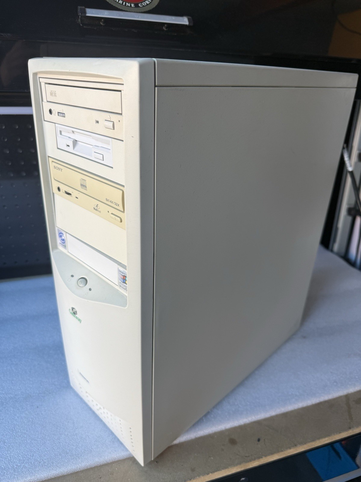 Gateway TBR3 450 PIII Computer Pentium III 450MHz 128MB RAM – No HDD/OS