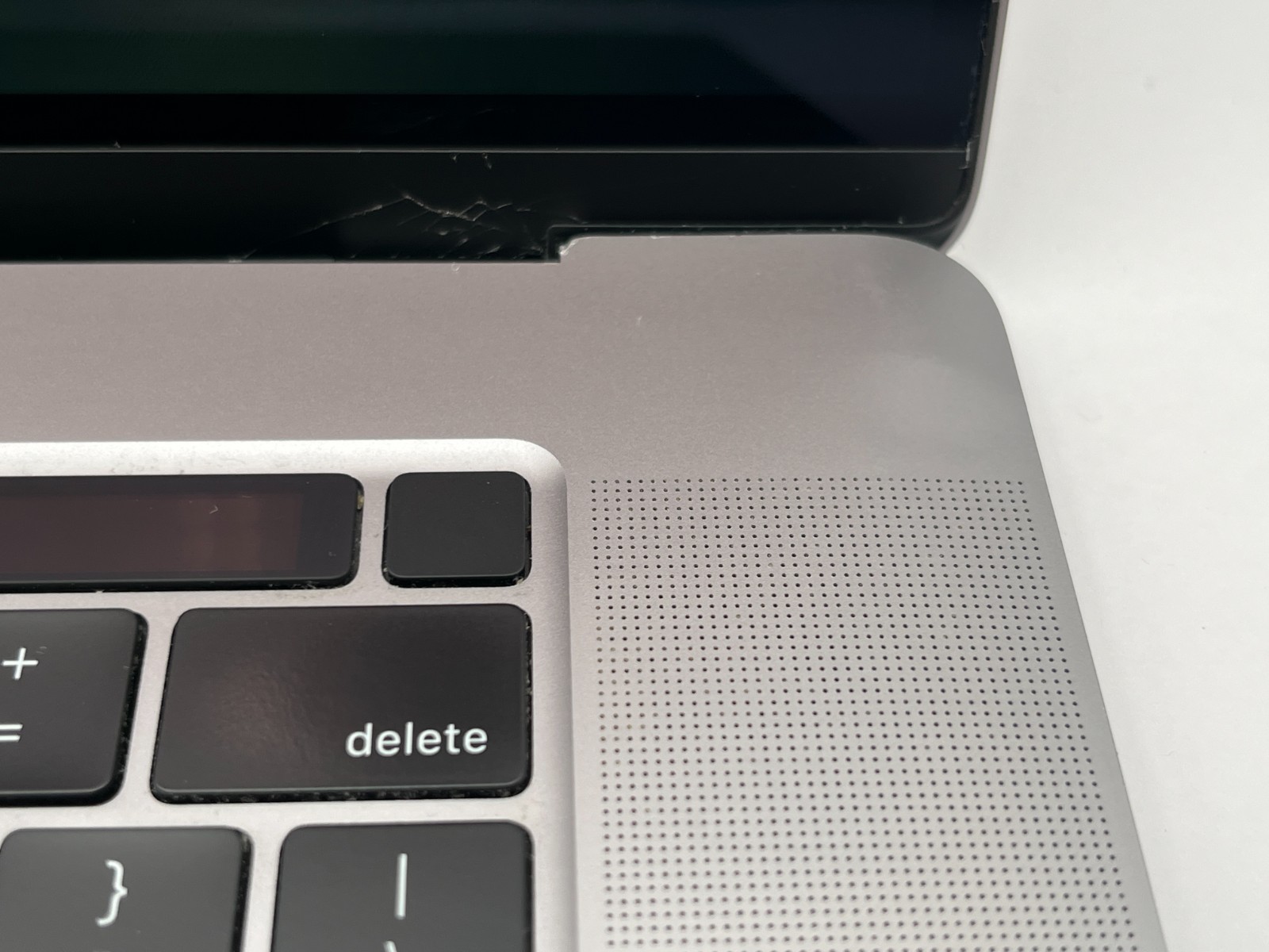 APPLE A2141 16″ MACBOOK PRO 2019 CORE i7- 2.6 GHz 16GB DDR4 500GB SSD TAHOE