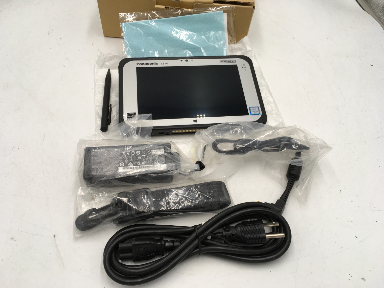 0 Hours Panasonic TOUGHPAD FZ-M1 7″ Core m5-6Y57 1.10GHz 256GB 8GB RAM Win 10