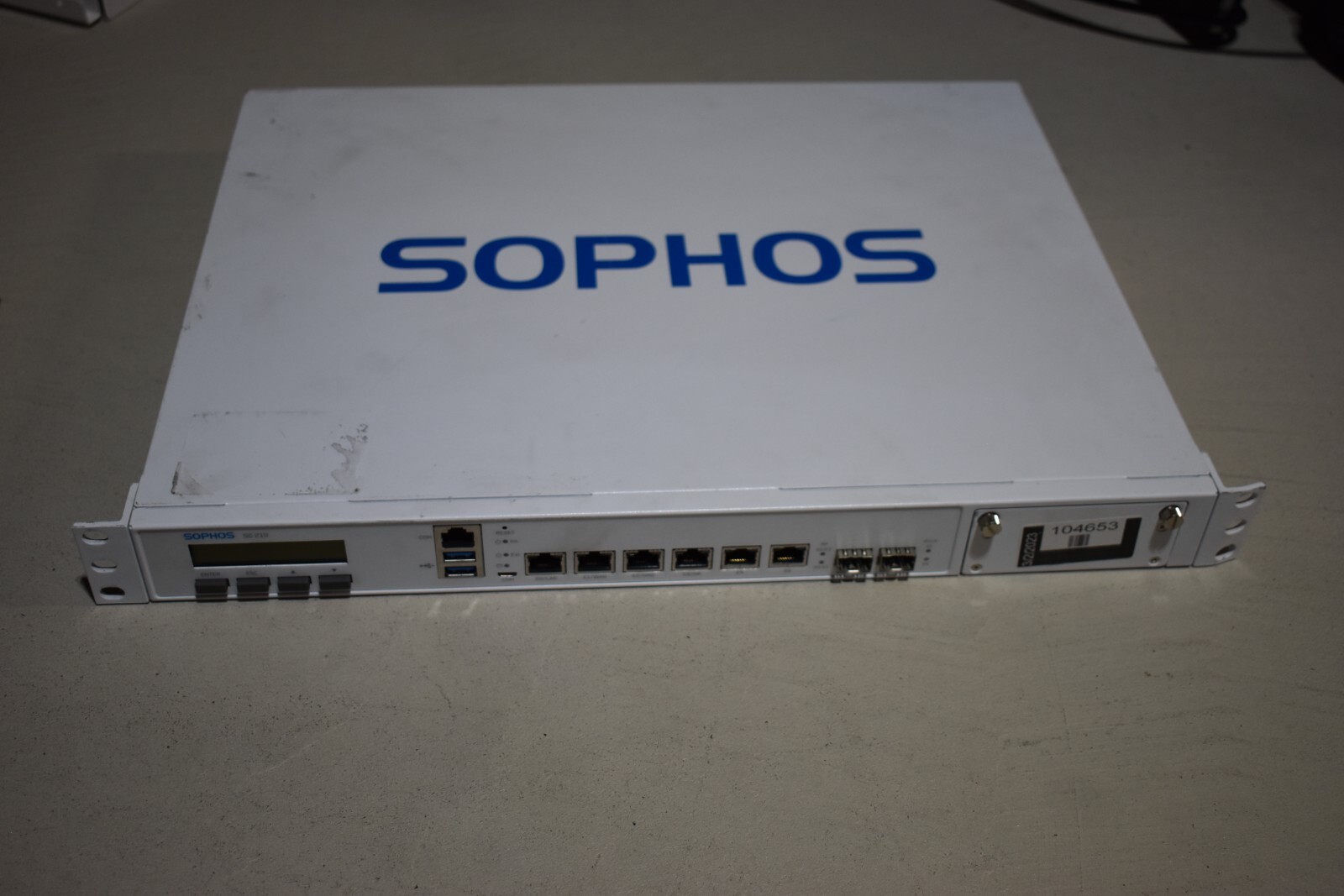 Sophos SG210 v3 8x Gigabit Rackmount PFsense Firewall G3900 8GB 128GB SSD AES-NI