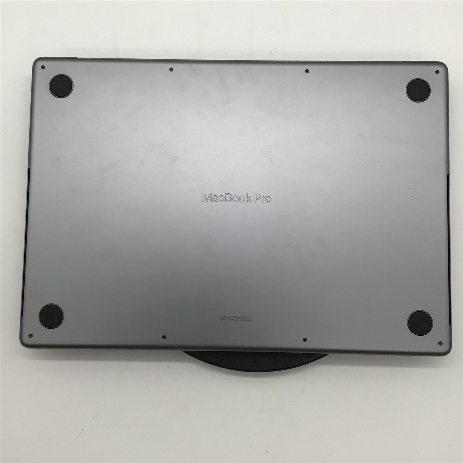 Apple A2780 MacBook Pro 16″ Apple M2 Pro/32GB RAM/512GB SSD – MacOS Tahoe