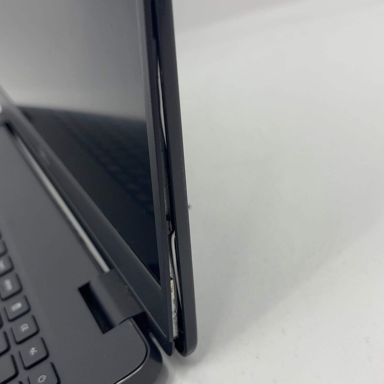 Broken Dell Latitude 3510 15.6″ i7-10510U 1.8GHz 8GB RAM 256GB SSD Read