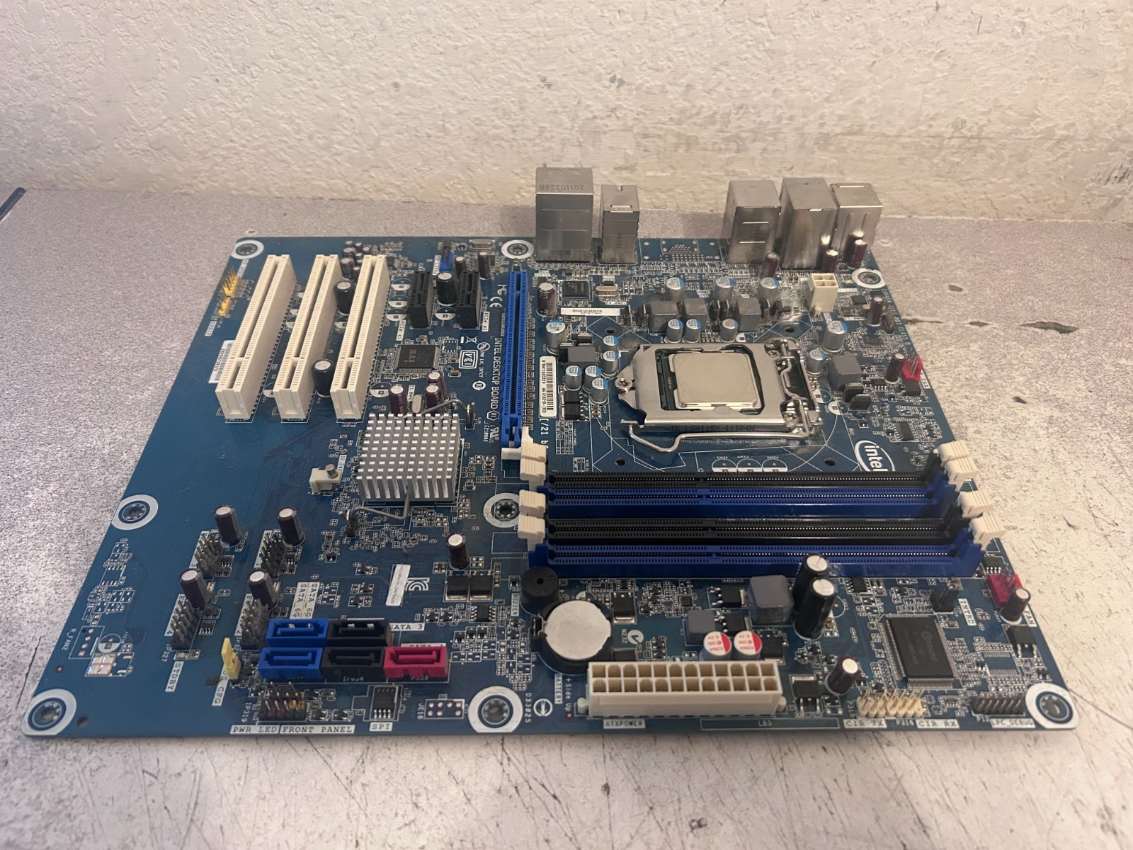 Intel DP67BA Socket LGA1155 DDR3 ATX Motherboard Gen 2 CPU & I/O Shield