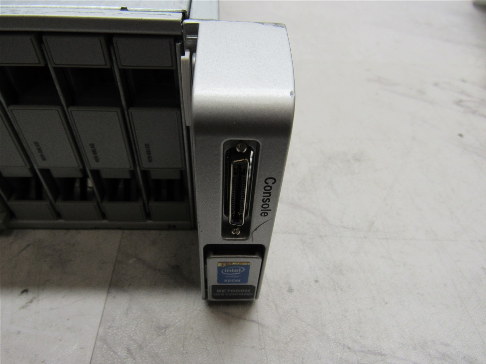 Cisco UCS C240 M5 Dual Intel Xeon E5-2620 v3 LGA3647 DDR4 24-Bay NVMe Server