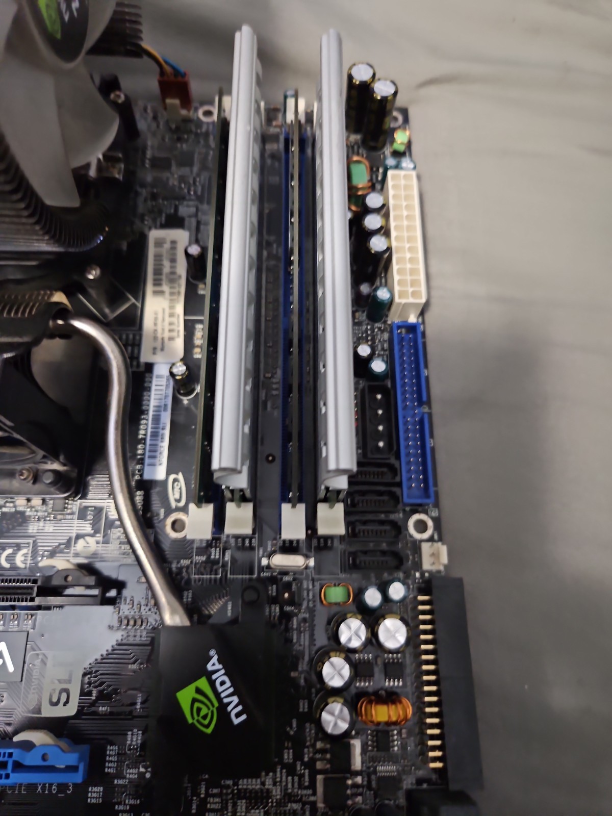 EVGA NVIDIA nForce 680i SLI ATX Intel Motherboard LGA 775122-CK-NF68-A1 +I/O PSU