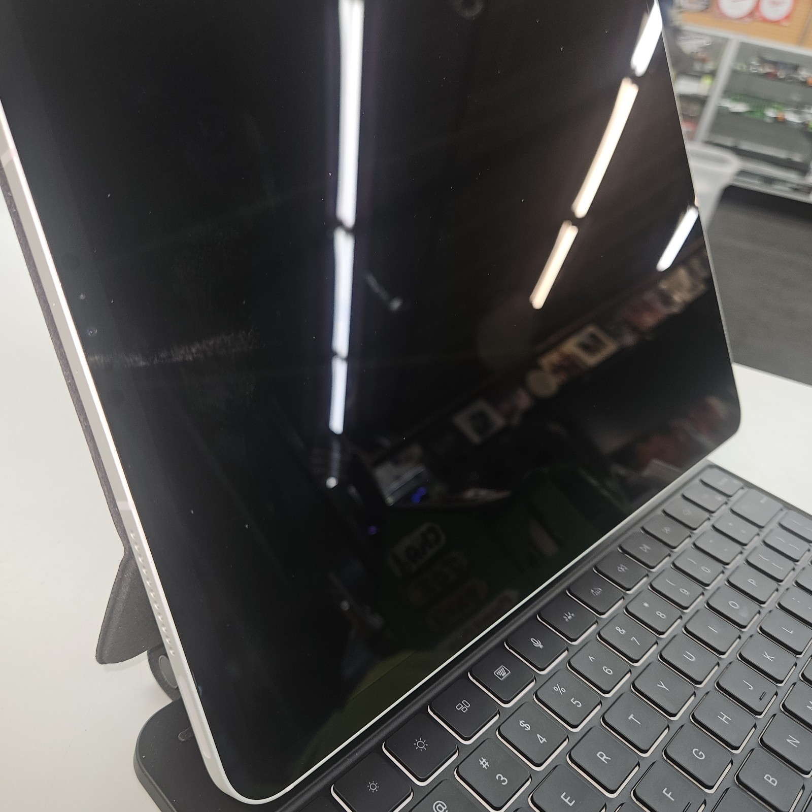 Apple iPad Pro 12.9 5th Gen 1TB Gray Cellular A2379 & Smart Keyboard 4889 uhg