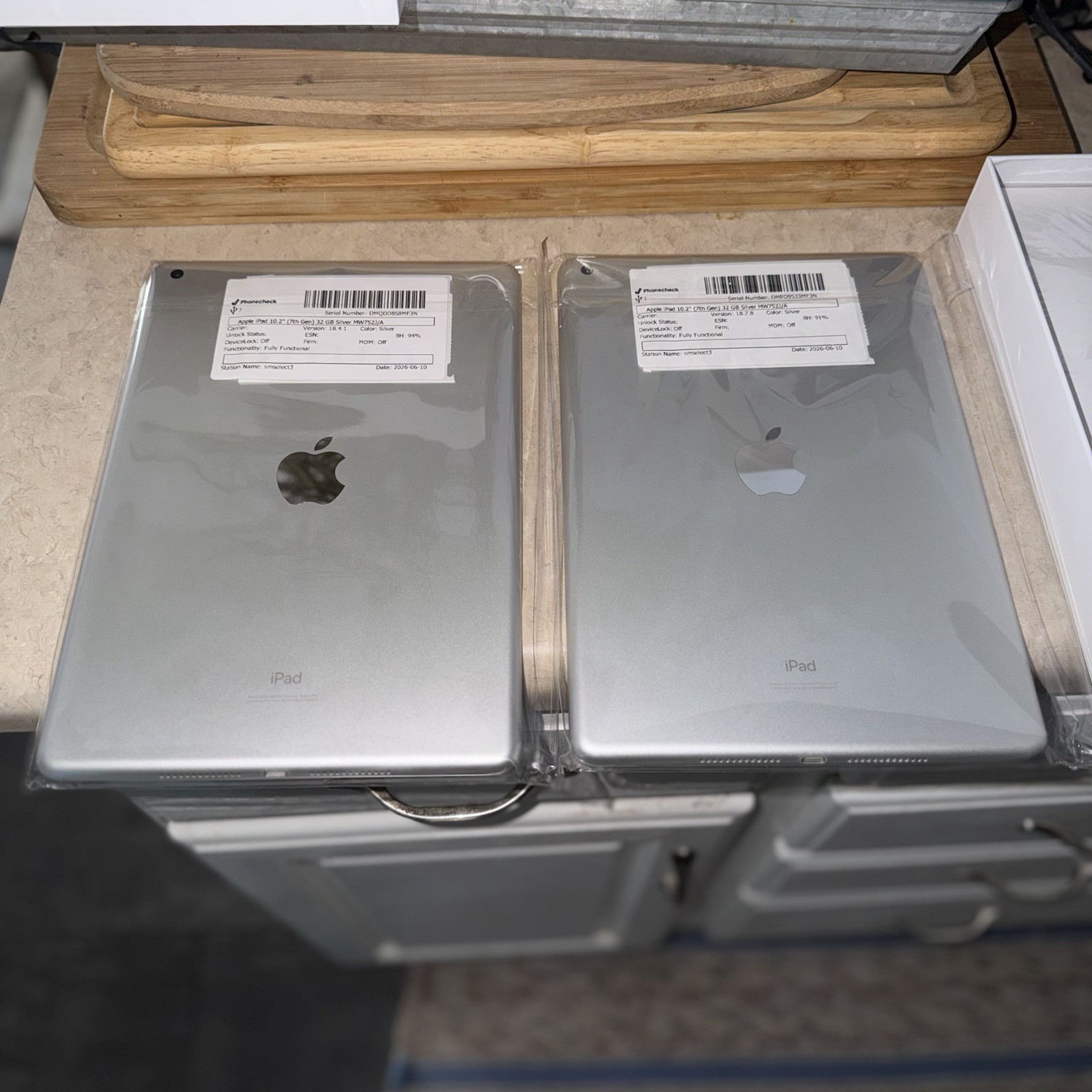 Apple iPad 9.7in 32GB Silver Wi-Fi iOS Tablet Retina Bluetooth A1671