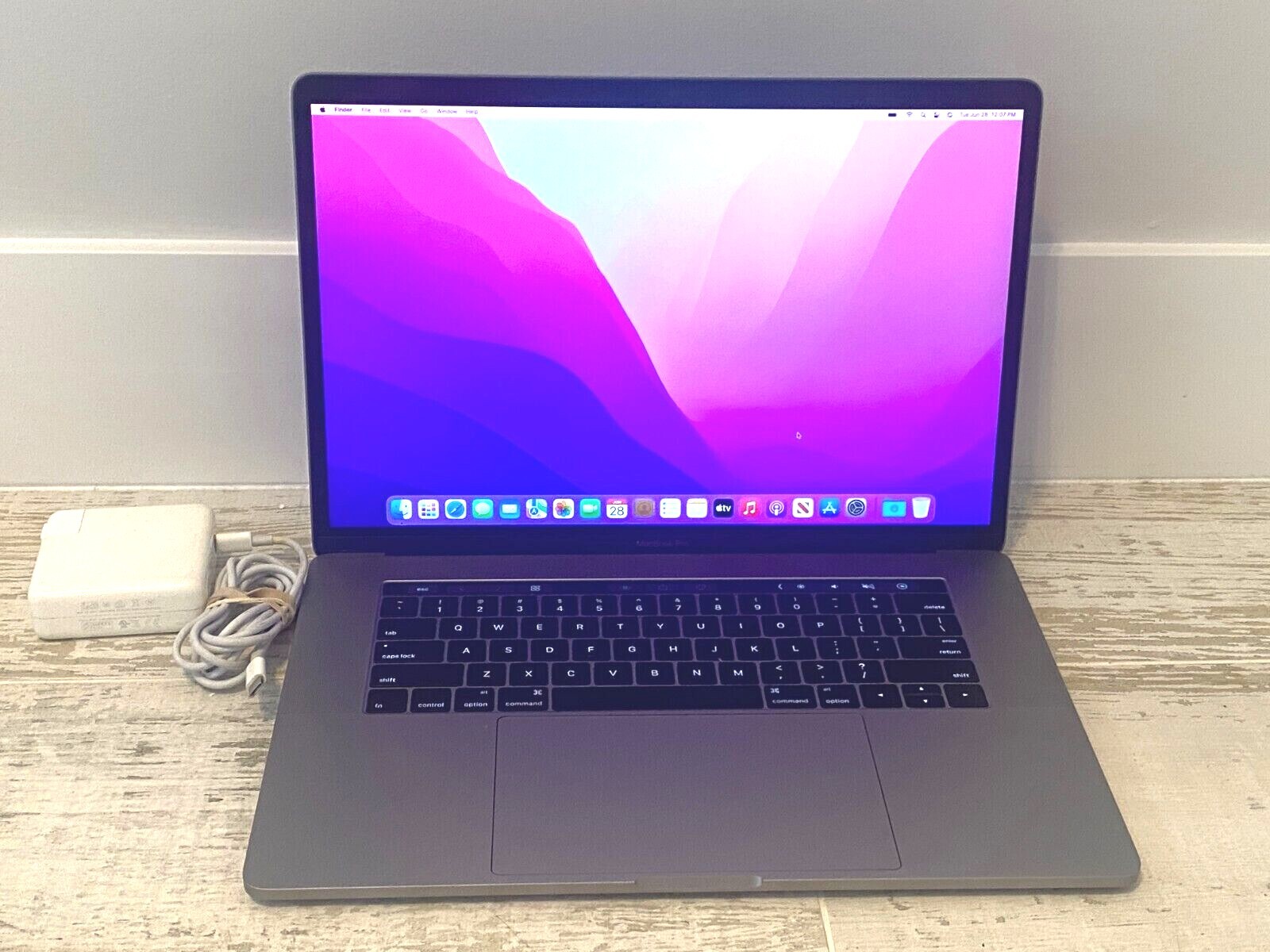 Apple MacBook Pro 15 inch Touch Bar 1TB SSD 16GB i7 3.6ghz Space Gray – Warranty