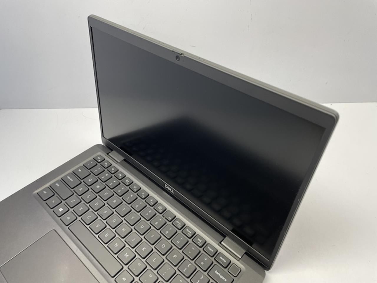 DELL LATITUDE 7420 Laptop w/ Intel Core i5-1135G7 2.40 GHZ + 8 GB No HD/Battery