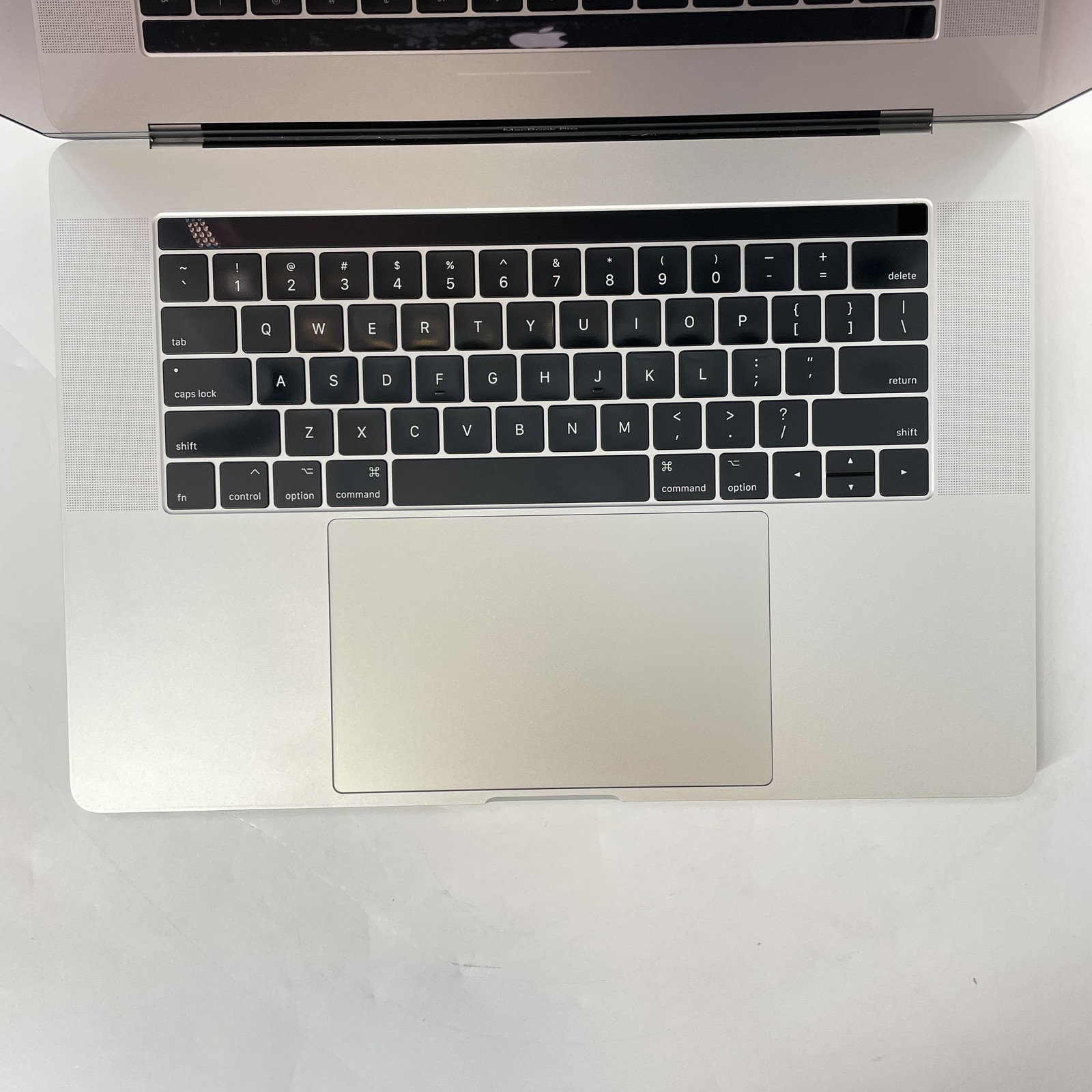 MacBook Pro 15 Touch Bar Silver 2016 2.7 GHz i7 16GB 2TB SSD AMD Radeon Pro 455