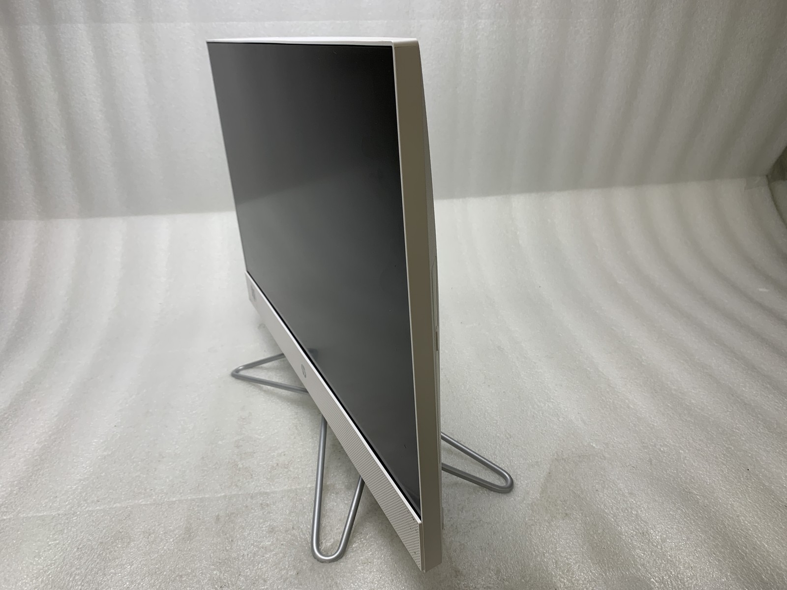 HP All-in-One 24-dd0xxx 24″ Core i3-1005G1 1.2GHz 8GB RAM 256GB SSD NO OS