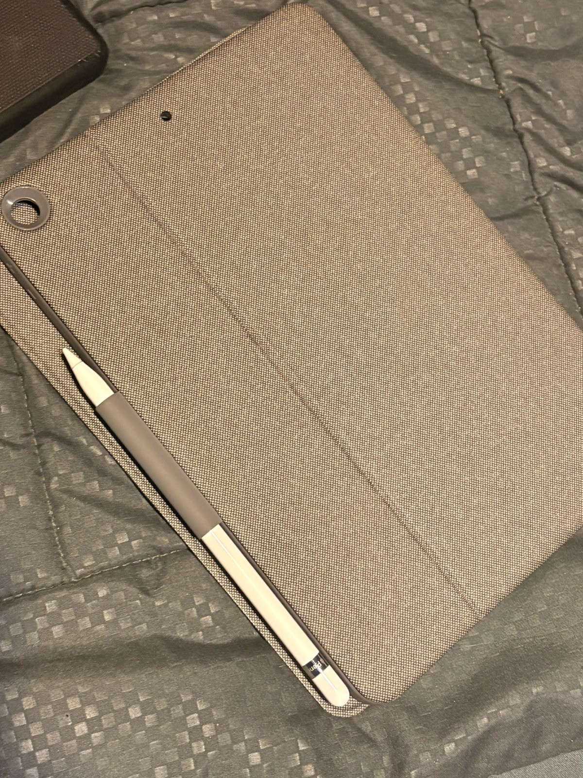 Logitech Combo Touch iPad Keyboard Case 7th 8th 9th Gen Gray with Apple Pencil 1