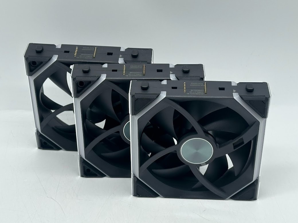 Lian Li UNI FAN SL Wireless LCD Fluid Dynamic Bearing 120mm Case Fan – Reverse