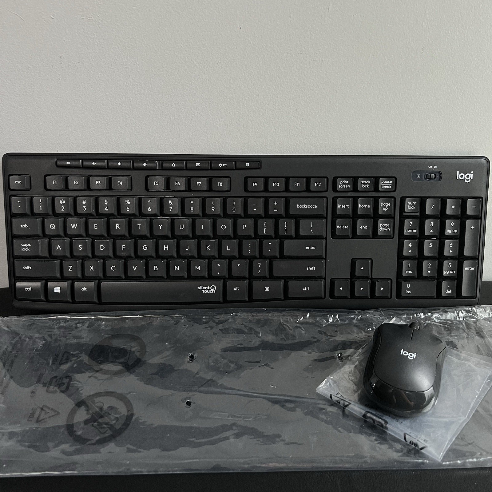 Logitech MK295 Silent Wireless Keyboard & Mouse Combo Full Size Black