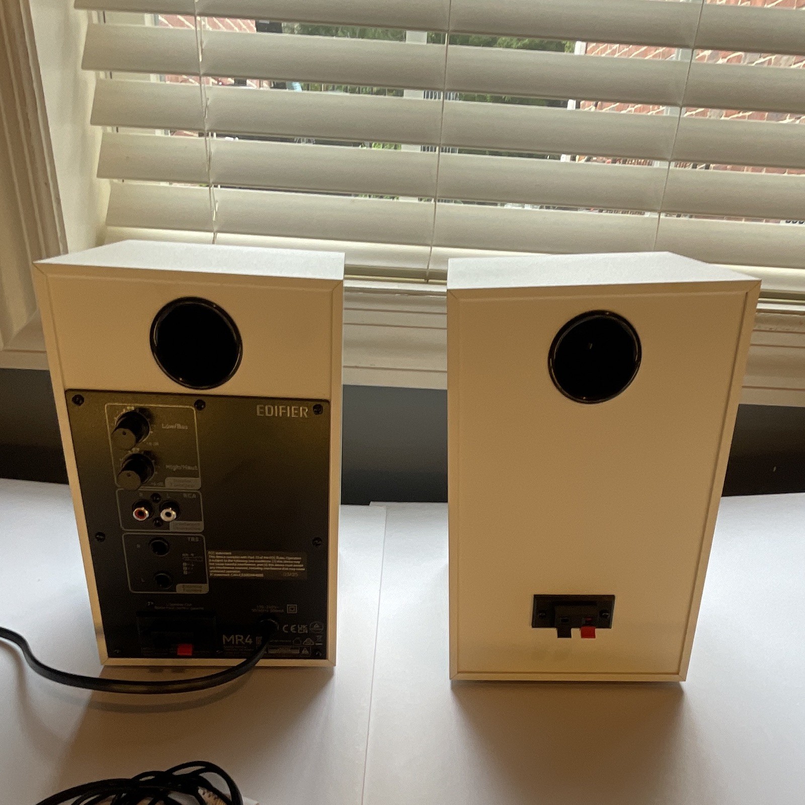 Edifier MR4 2.0 Wired Computer Speakers White AUX/RCA Volume Control