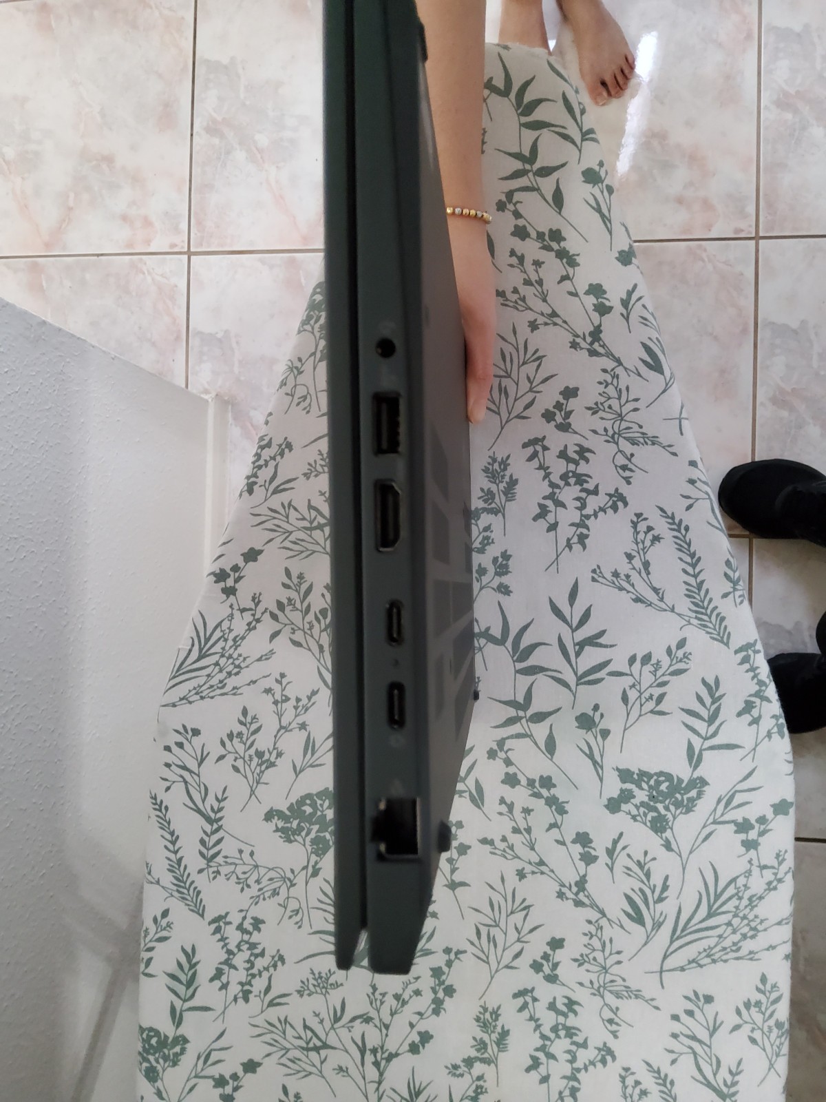 Lenovo ThinkPad P14s Gen 4 | AMD 7840U | 64GB RAM | 1200p IPS DISPLAY | NO SSD