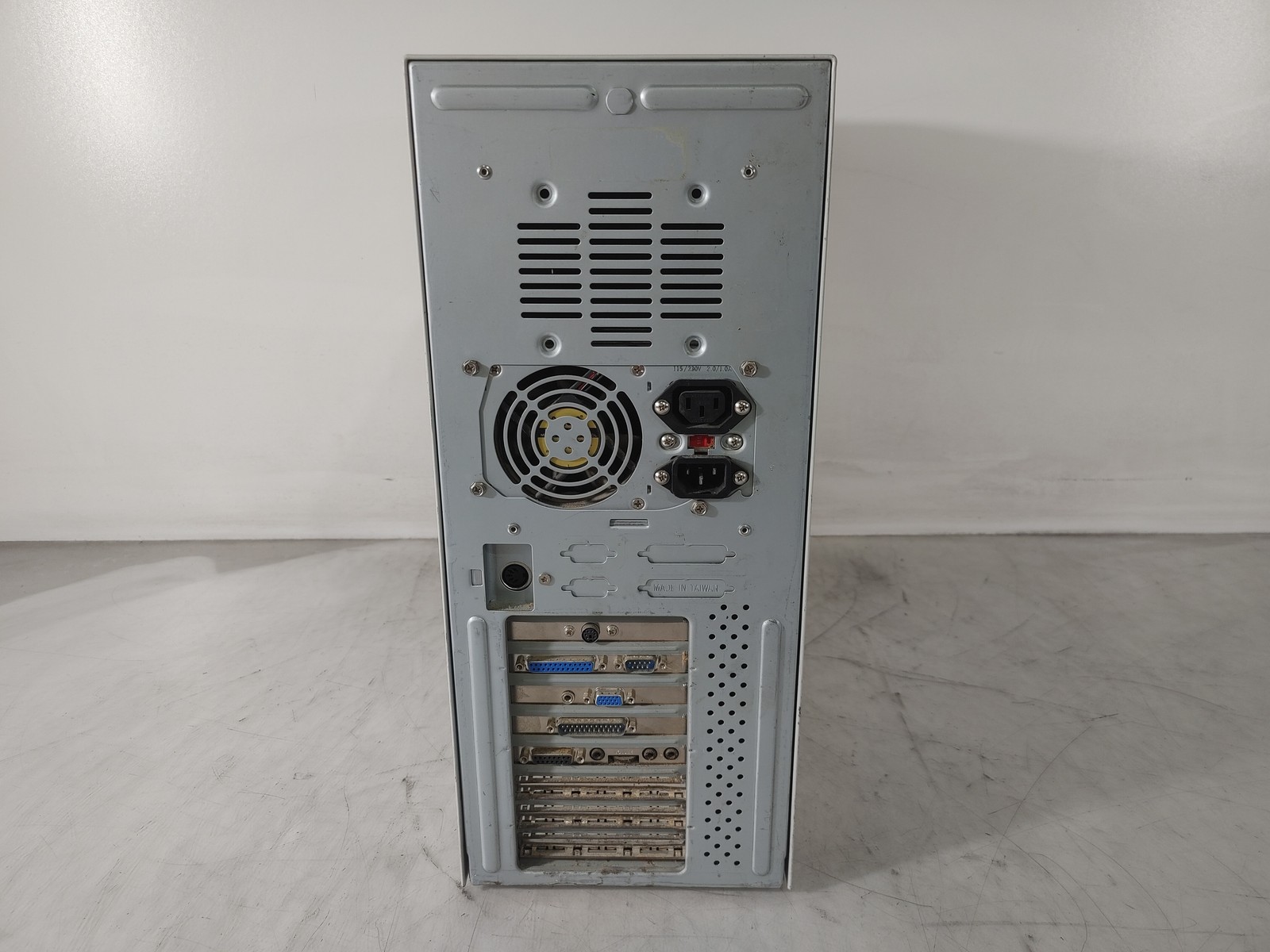 Vintage Tyan S1562 Intel Pentium 100 MHz 16 MB SIMM Desktop For Parts