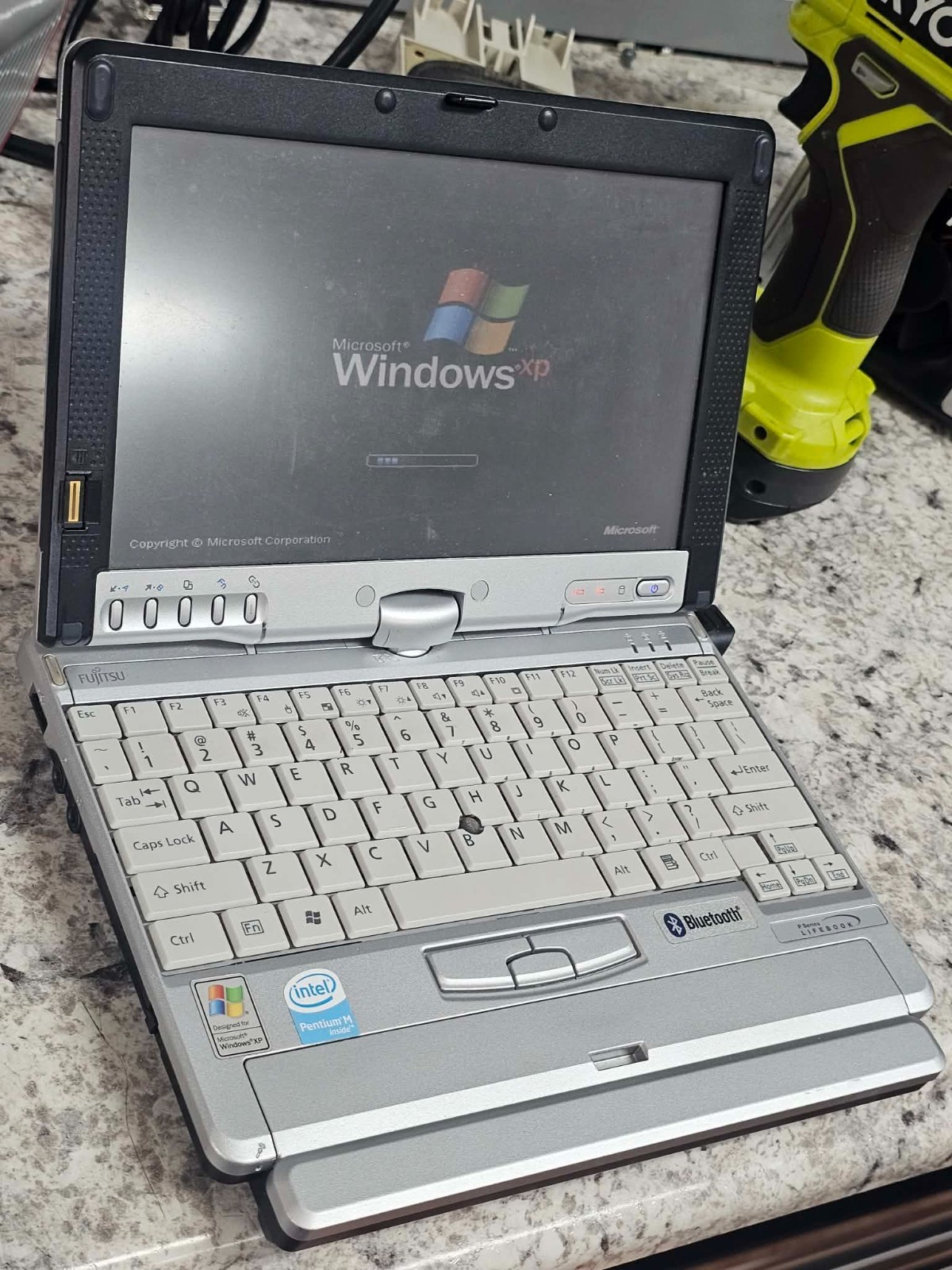 Vintage Fujitsu LifeBook P1510D Windows XP Convertible Laptop/Tablet PC Works