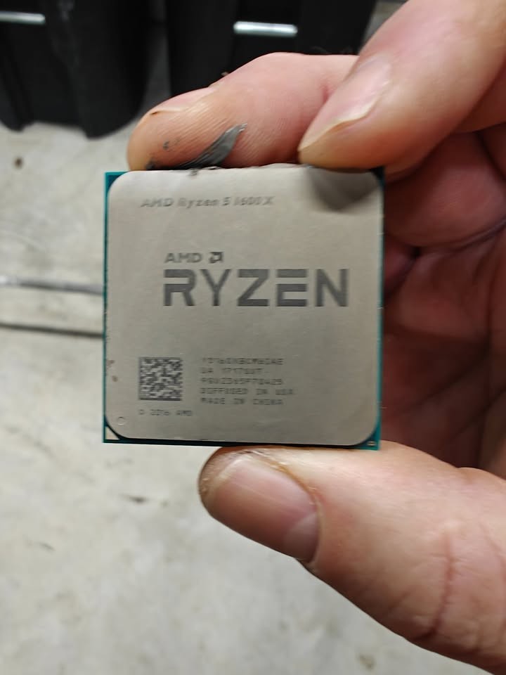 AMD Ryzen 5 1600X 3.60 GHz Hexa-Core (YD160XBCM6IAE) Processor