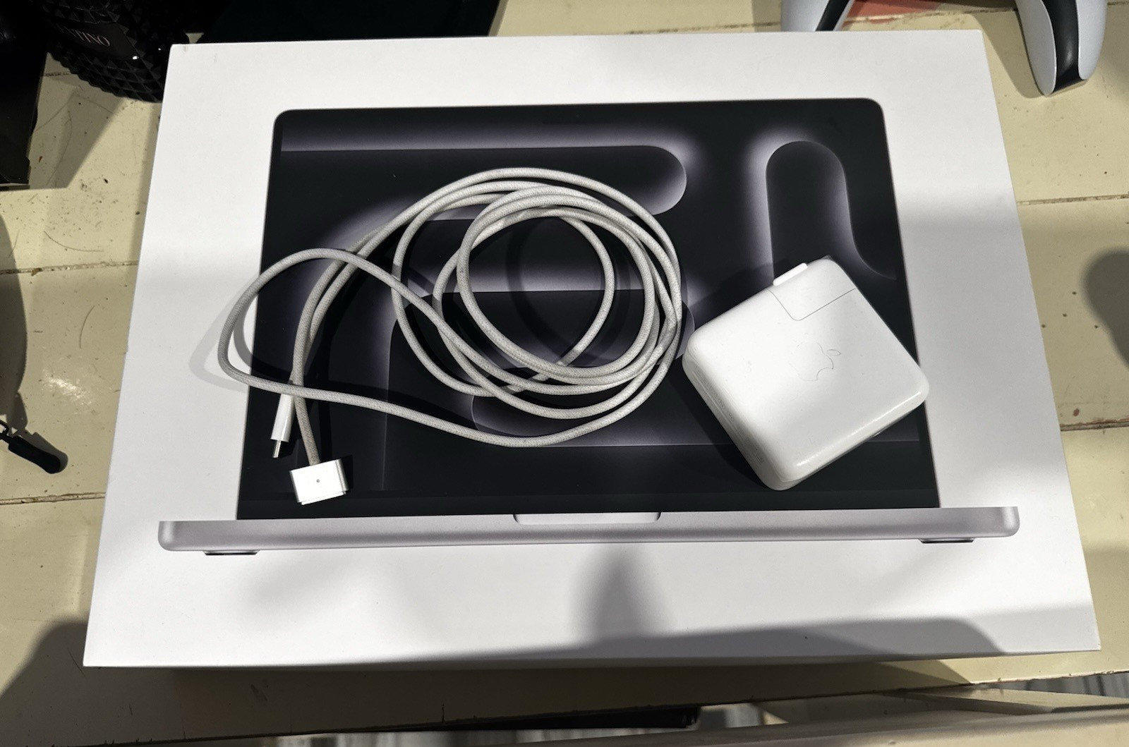 Apple Macbook pro mactonish 14 inch