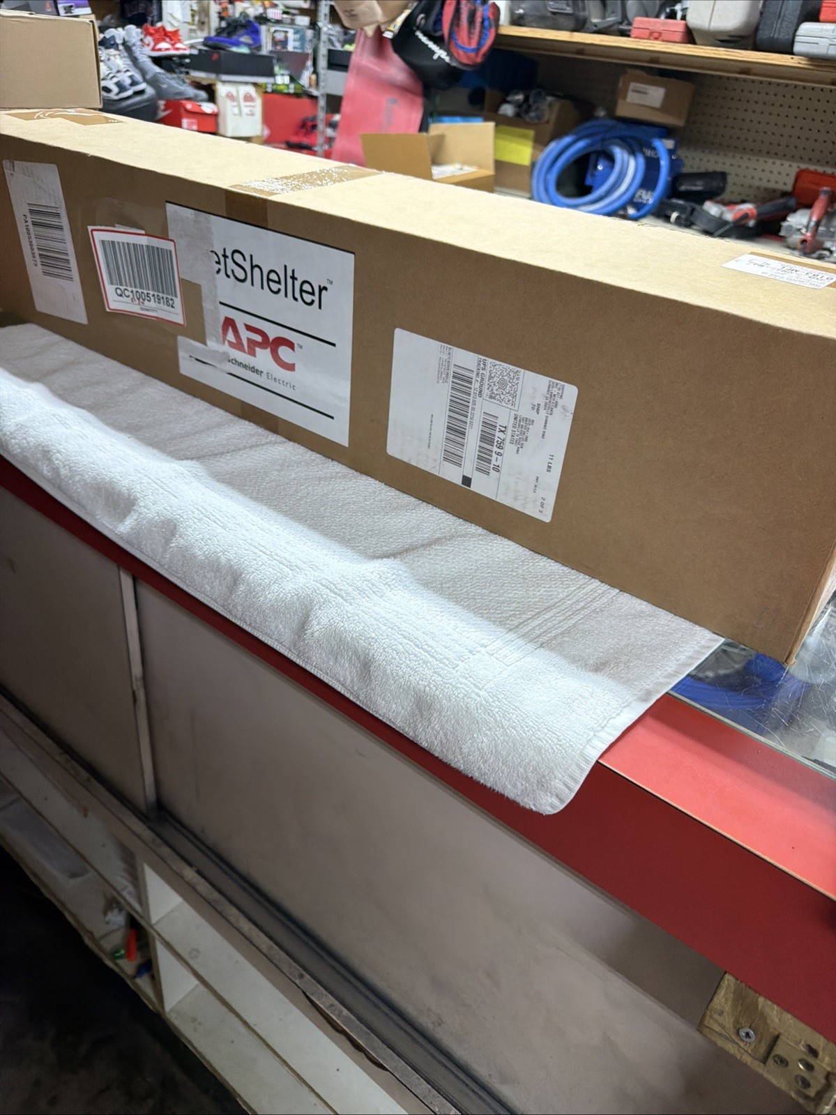 APC NetShelter SX AR7580A Vertical Cable Manager 750mm Wide 42U New