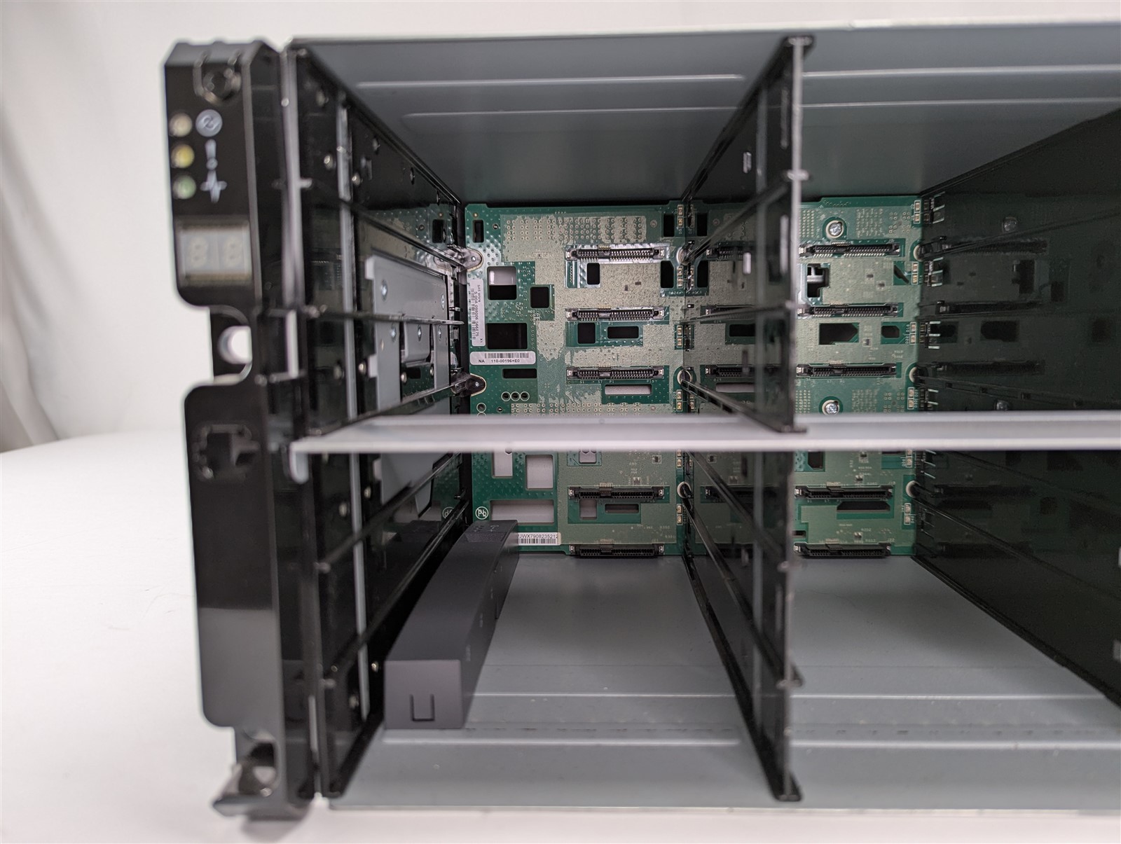 NetApp DS4246 3.5″ LFF Disk Array Shelf 24 Bay 2x IOM6 QSFP JBOD NAJ-0801