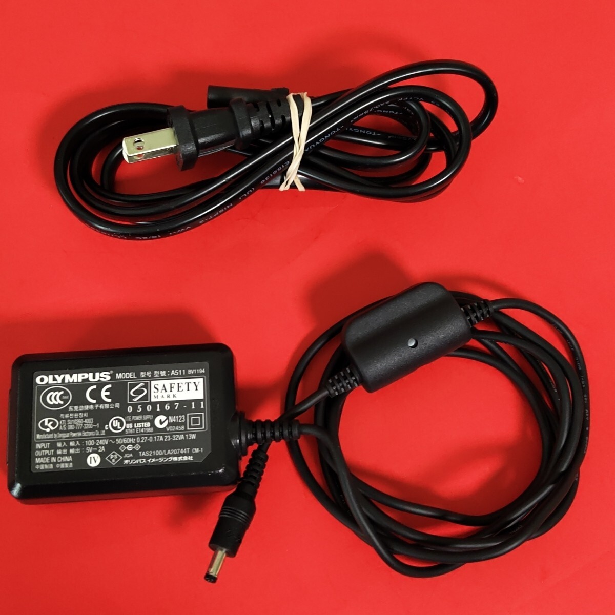 Genuine Olympus A511 AC adapter Charger for DS4000 DS3300 CR3 6.E1 5V 2A 100/240