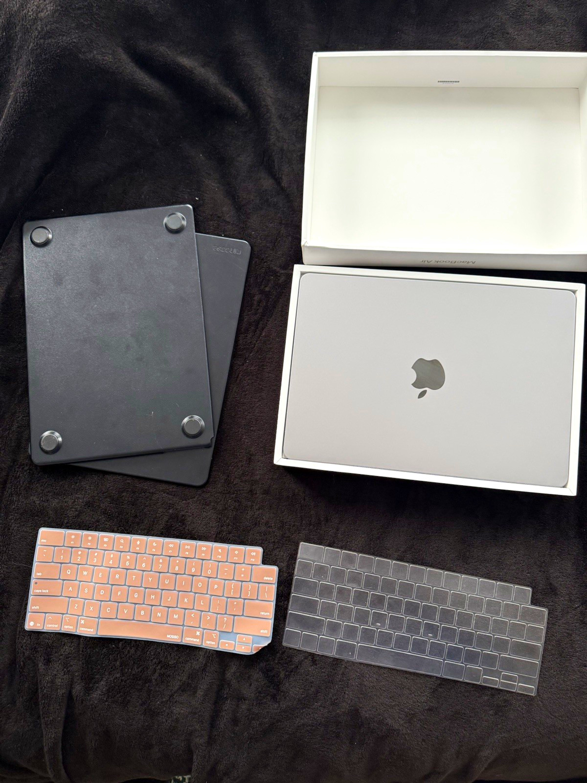 Apple MacBook Air 13in Gray M2 16GB RAM 516GB SSD Laptop (2022) with Extras