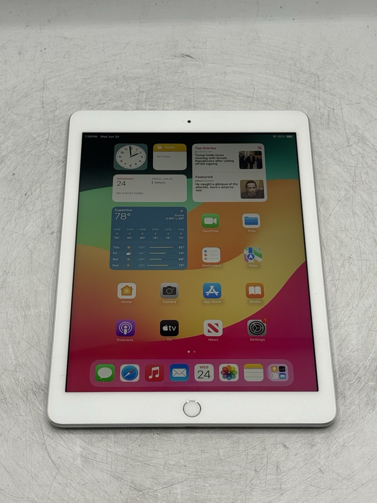 Apple iPad 6th Gen. A1893 9.7” 128GB Silver WIFI
