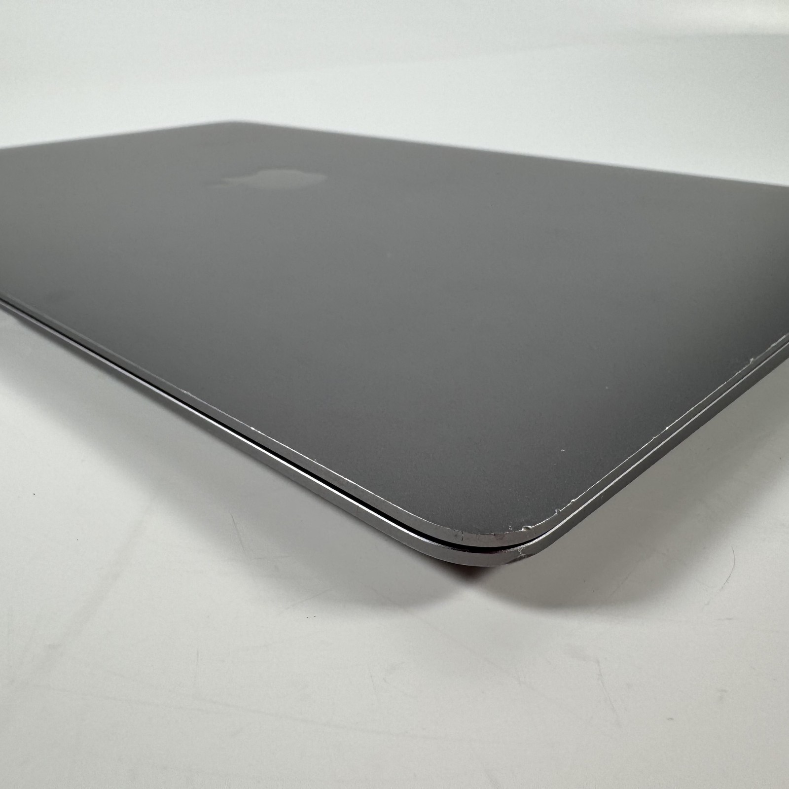Apple 2020 13″ MacBook Air M1 7-Core GPU 256GB 8GB MGN63LL/A | D Grade