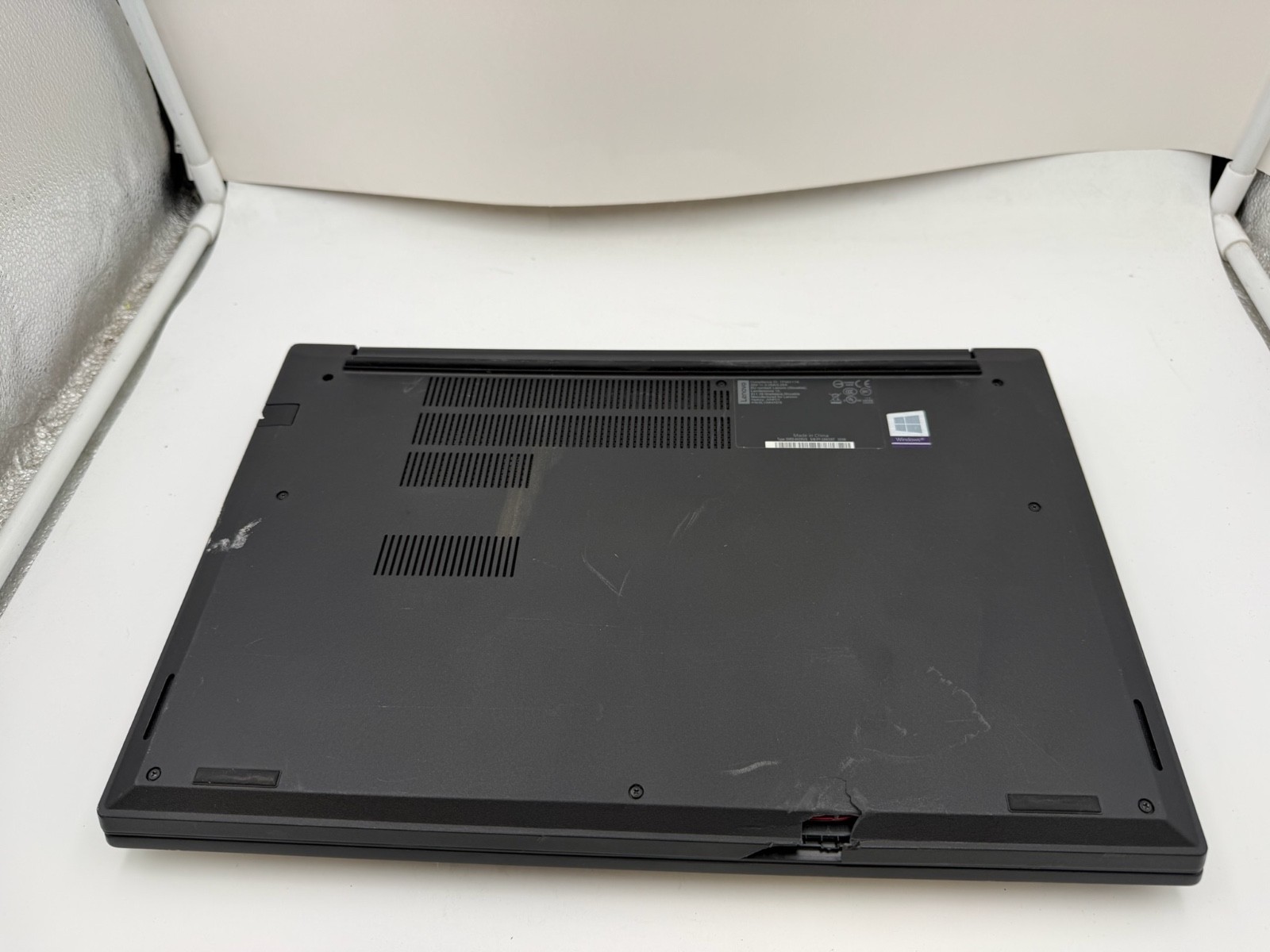 Lenovo E15-Intel i7-10510U@1.80GHz No Ram/Drive/OS Boots To Bios (092)