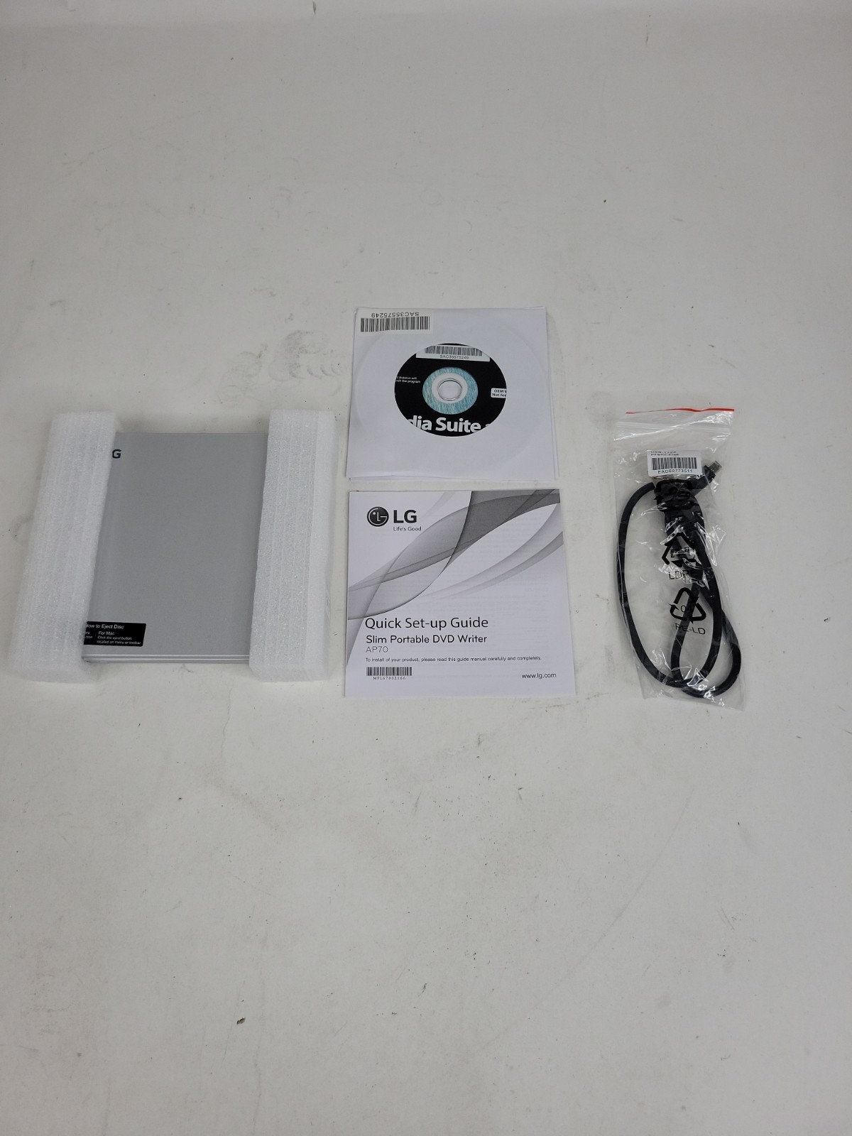 LG SuperMulti Blade Ultra Slim Portable External DVD Writer AP70NS50