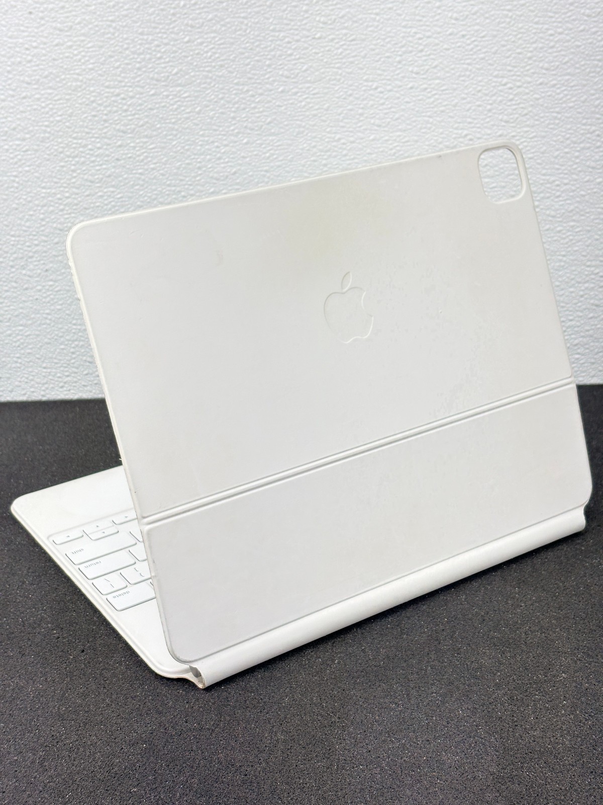 USED | Apple A2480 Magic Keyboard for iPad Pro 12.9″ Keyboard Folio Case – White