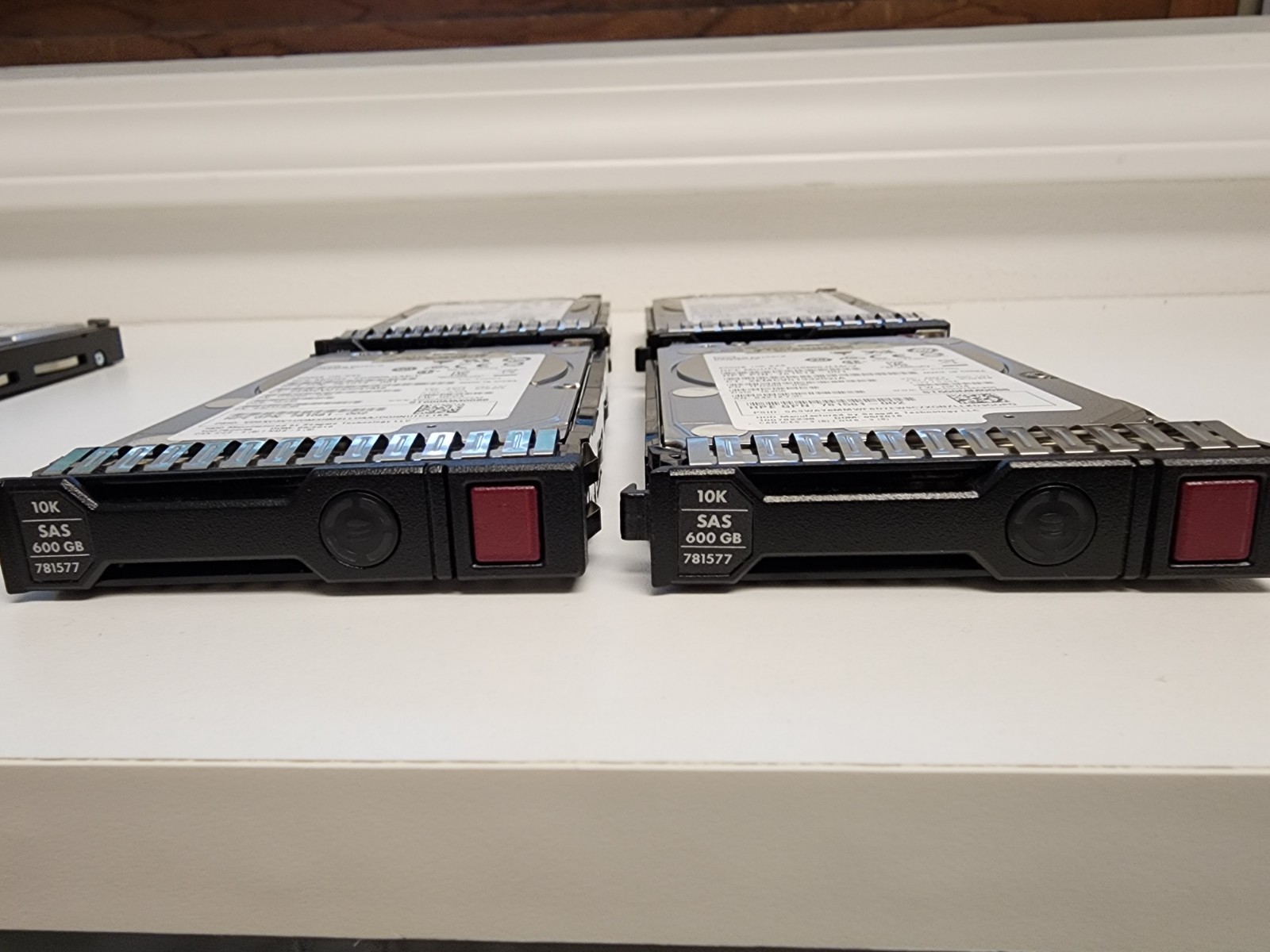 Lot of 4 HPE 600GB 10K SAS 12G 2.5″ SFF HDD 781514-001 781581-002 Caddy