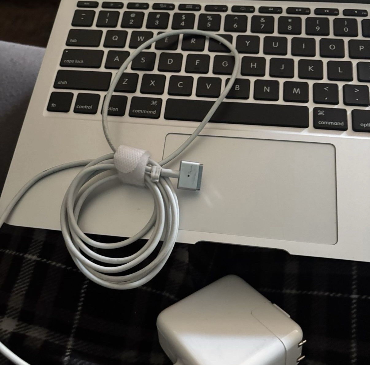 Apple MacBook Air (2013) A1465 Silver 11in Intel Core I5 128GB 4GB RAM Laptop
