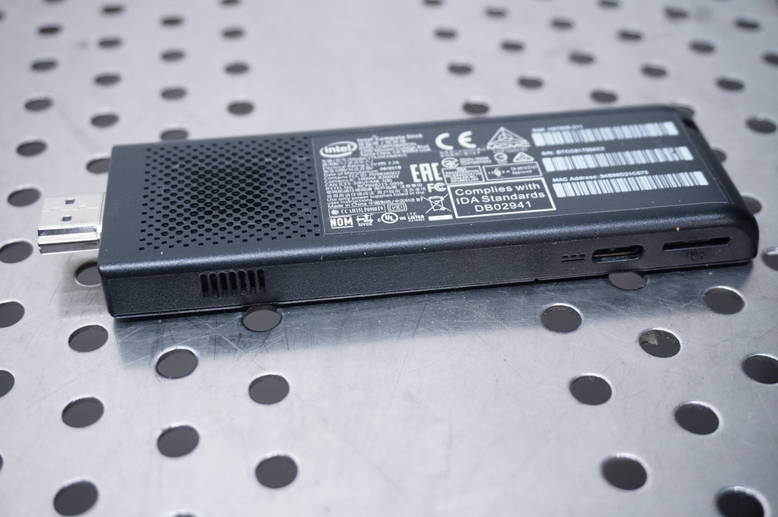 Intel Compute Stick STK2M3W64CC Core M3 6Y30 0.90GHz 4GB DDR3 61.2GB HDD win10