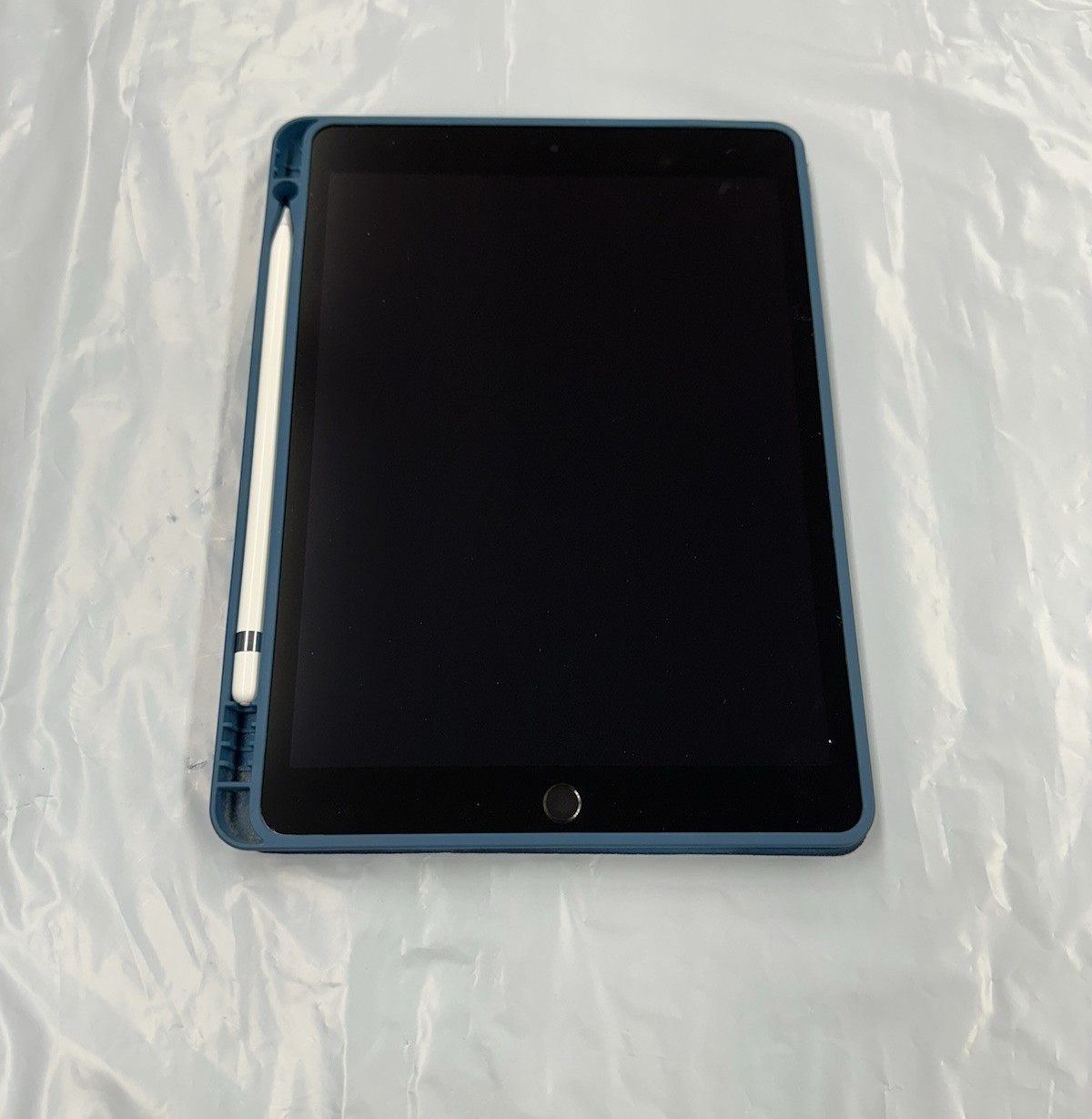 Apple iPad 9th Gen 64GB A2602 Wi-Fi 10.2” MK2K3LL/A + Case & Apple Pencil Bundle