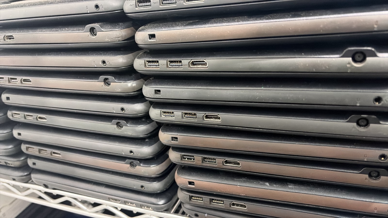 Lot of 10 Dell Latitude 3190 N5030 , 4GB RAM, 128GB eMMC, No windows