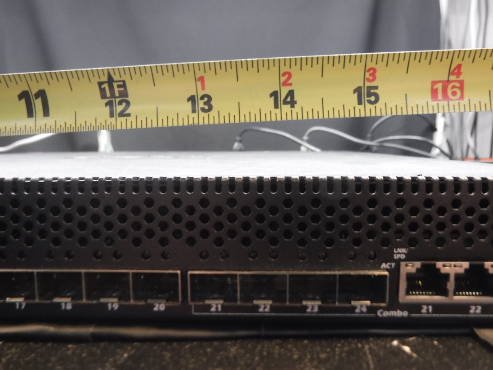 Dell Inc. P/N: C211M Rev: A02 Power Connect 8024F Network Swtich