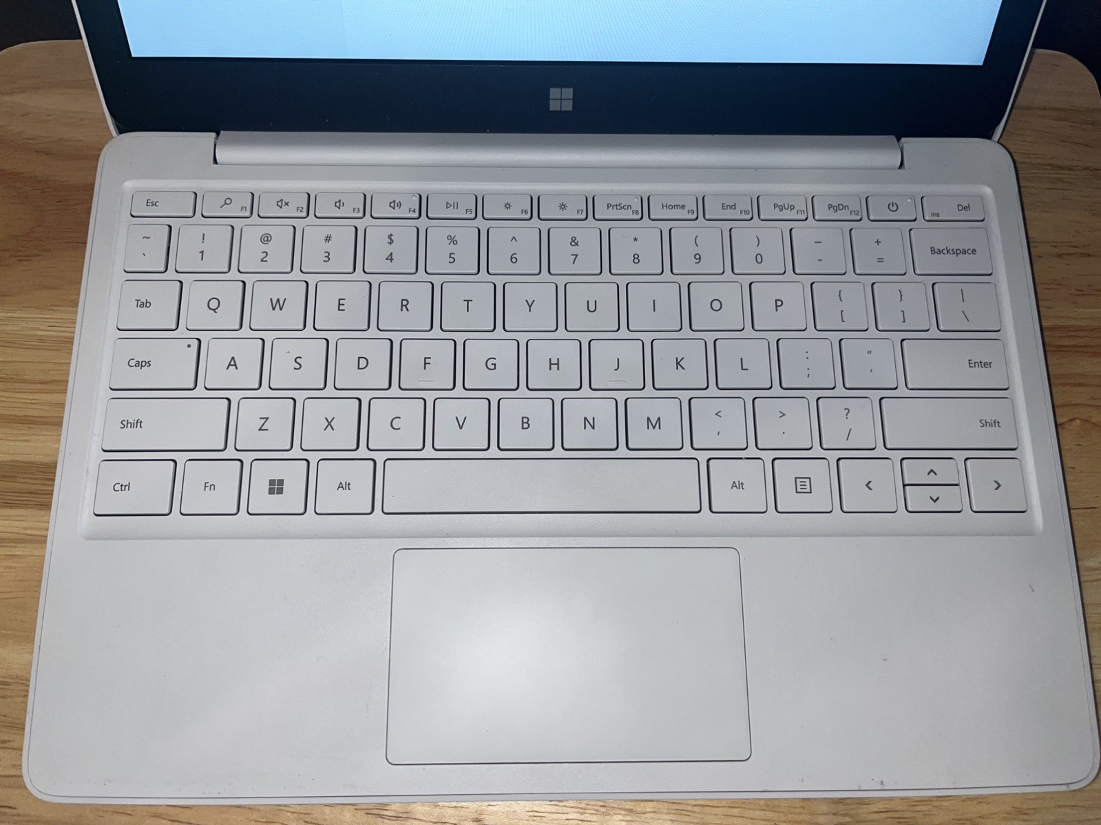 Microsoft Surface Laptop SE 2016 Celeron N4020 1.10Ghz 4GB SSD 64GB Windows 11