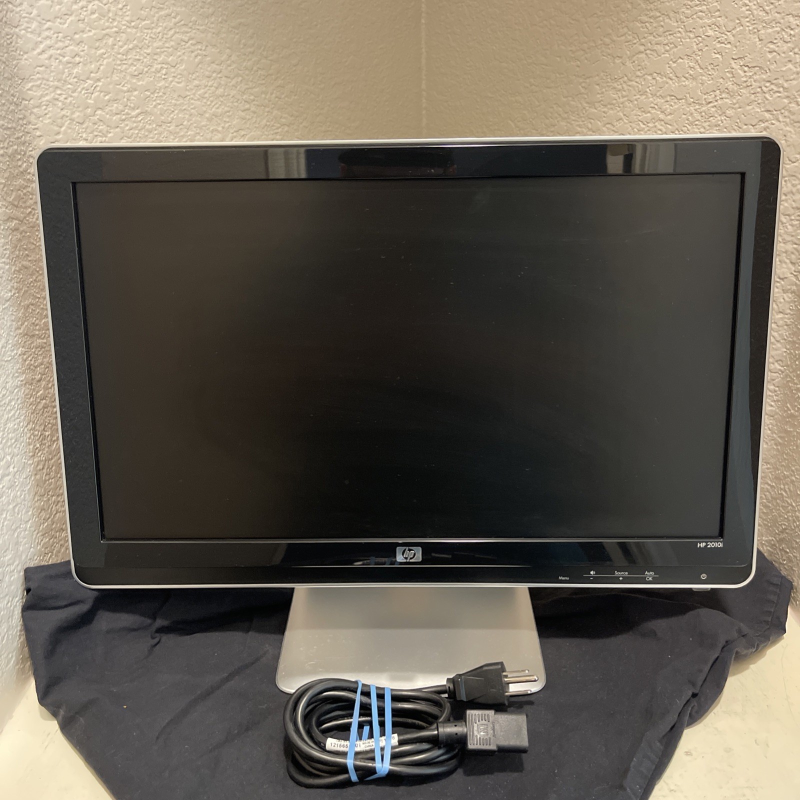 HP 2010i LCD HD Ready Monitor 20-inch/1600 X 900 VGA&DVI-D/Built-in Speakers